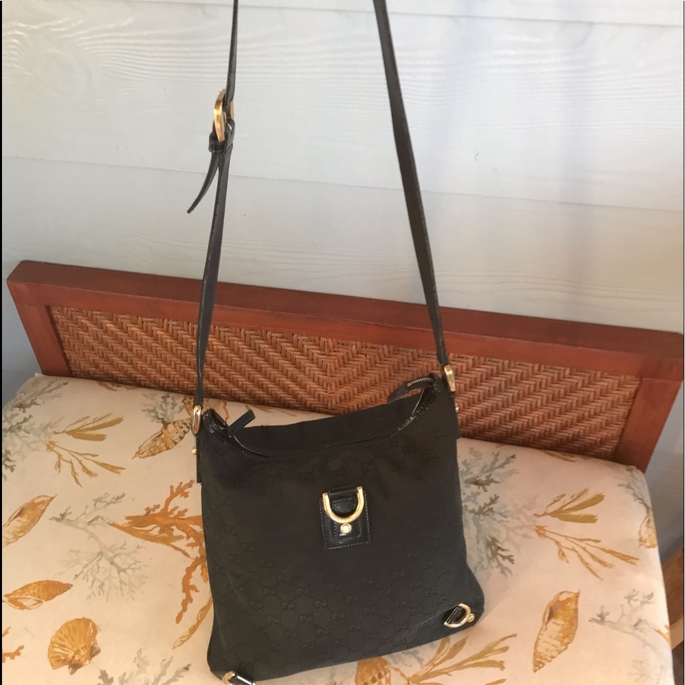 GUCCI Abbey Canvas GG Cross Body Black Bag with Patent Leather Straps - Picture 5 of 14